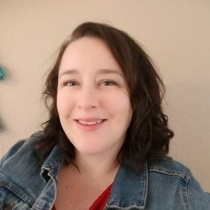 Meet your Posher, Lois